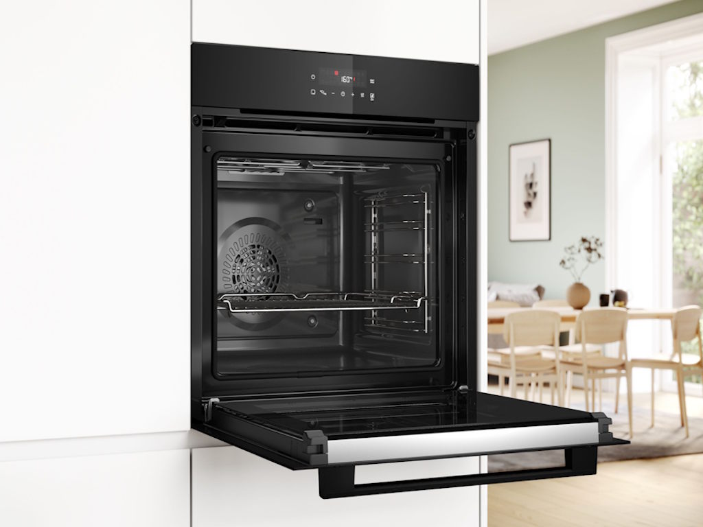 BOSCH pecnica Serie 2| CRNAA+, PIRLOLIZA, TOUCH KOMANDEAutoPilot 10, 71L, 5 Programa, ( HBA571BB